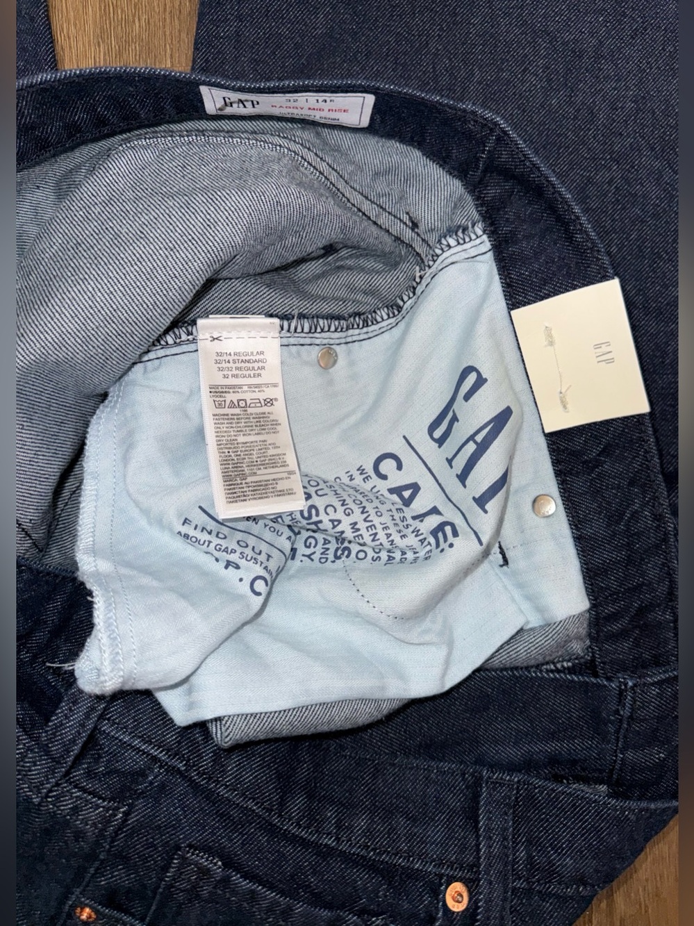NWT GAP Women’s Baggy Dark Blue wide leg Jeans. Size 14R. - Picture 9 of 9